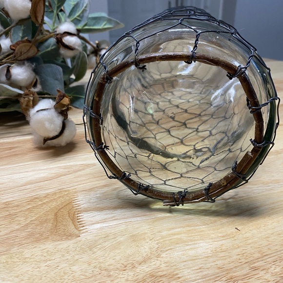 Chicken wire vase with greenery - Picture 10 of 12